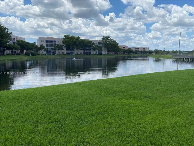 7950 N Nob Hill Rd # 104, Tamarac FL 33321