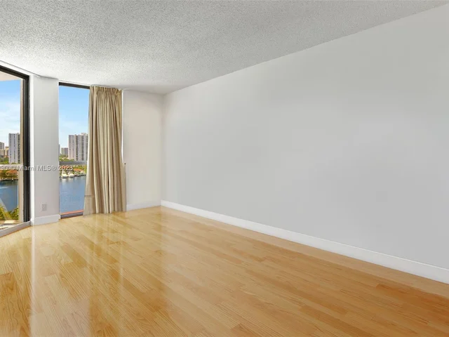 3640 Yacht Club Dr # 1008, Aventura FL 33180