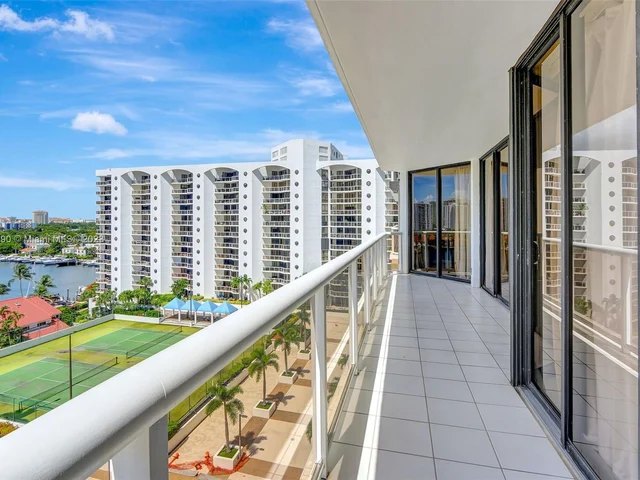 3640 Yacht Club Dr # 1008, Aventura FL 33180