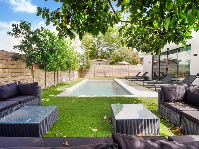 277 NW 43rd St, Miami FL 33127