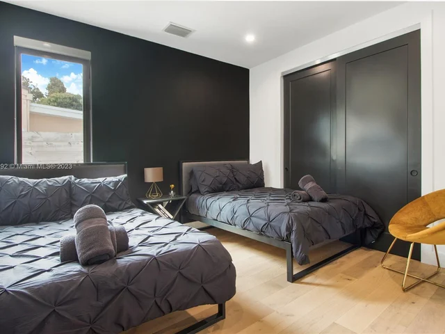 277 NW 43rd St, Miami FL 33127