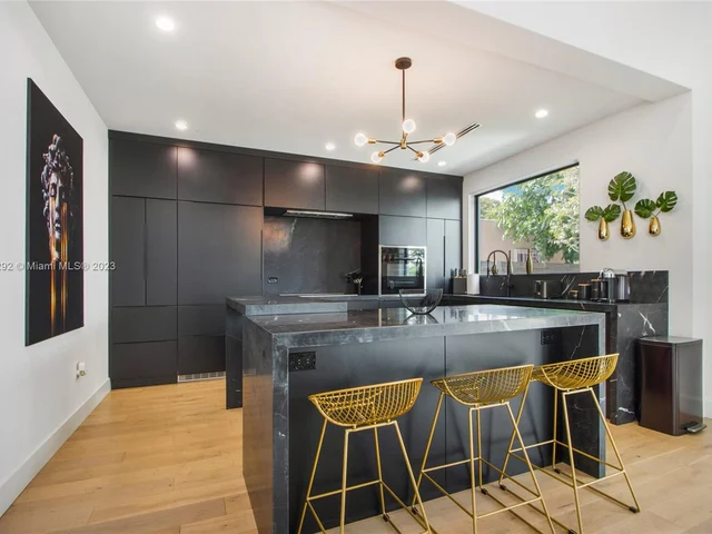 277 NW 43rd St, Miami FL 33127