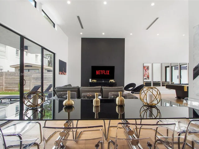 277 NW 43rd St, Miami FL 33127