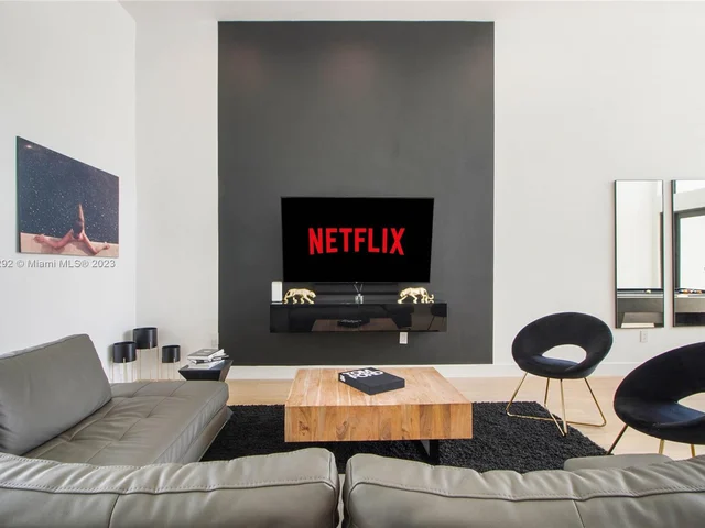 277 NW 43rd St, Miami FL 33127