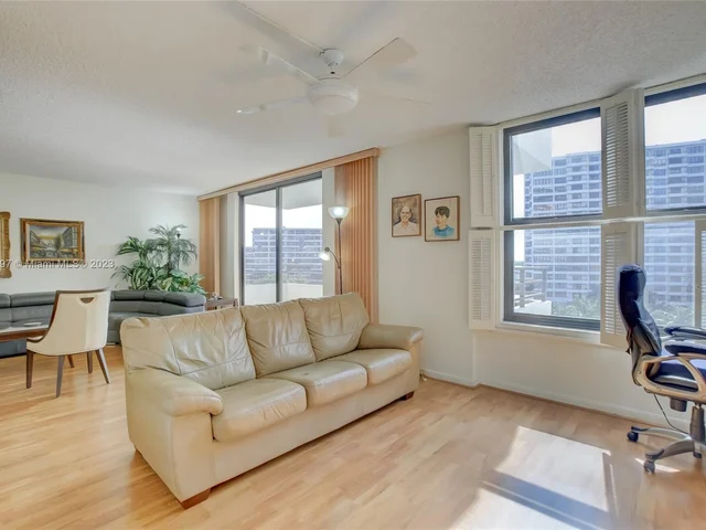 2500 Parkview Dr # 820, Hallandale Beach FL 33009