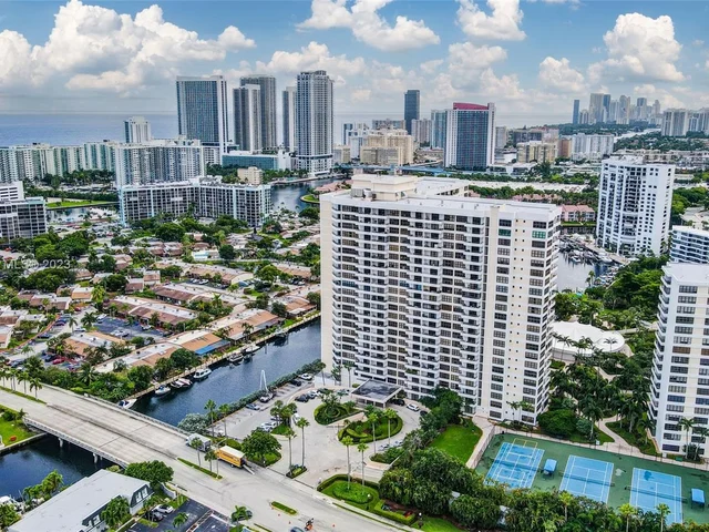 2500 Parkview Dr # 820, Hallandale Beach FL 33009