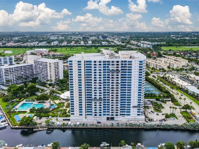 2500 Parkview Dr # 820, Hallandale Beach FL 33009