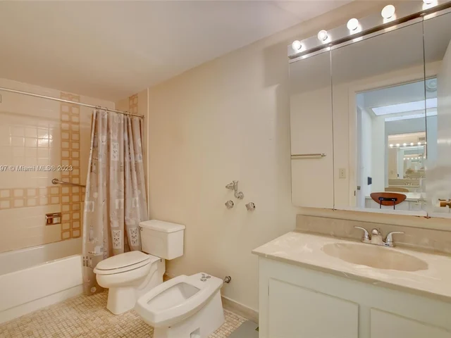 2500 Parkview Dr # 820, Hallandale Beach FL 33009