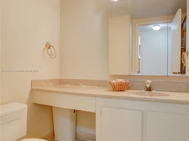 2500 Parkview Dr # 820, Hallandale Beach FL 33009