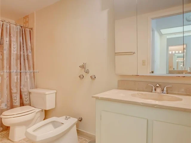 2500 Parkview Dr # 820, Hallandale Beach FL 33009