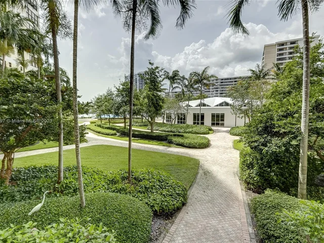 2500 Parkview Dr # 820, Hallandale Beach FL 33009