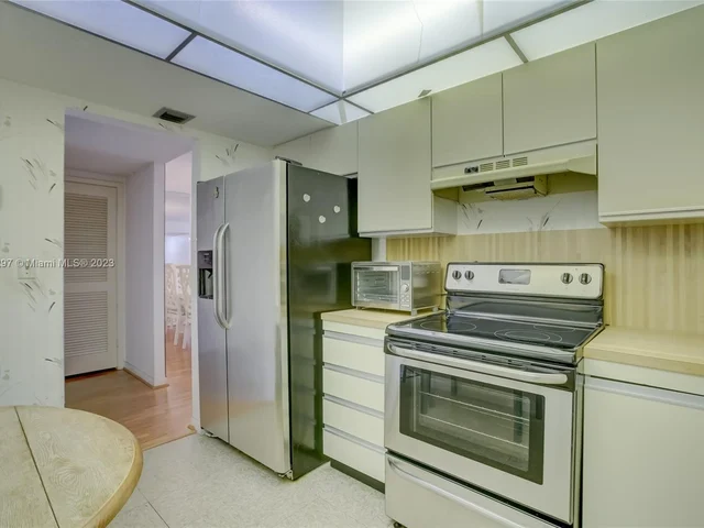 2500 Parkview Dr # 820, Hallandale Beach FL 33009