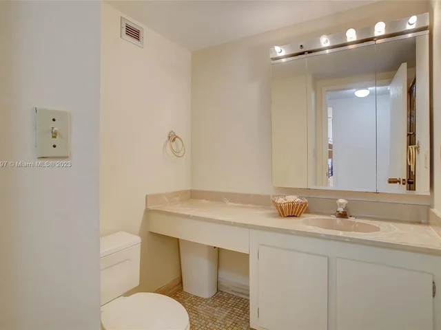 2500 Parkview Dr # 820, Hallandale Beach FL 33009