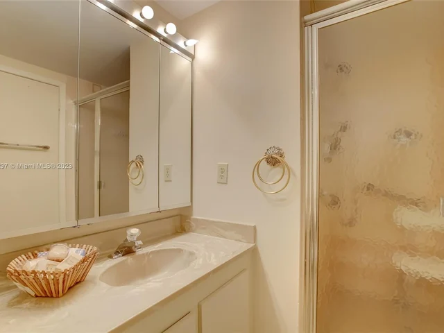 2500 Parkview Dr # 820, Hallandale Beach FL 33009