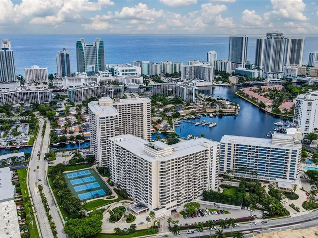 2500 Parkview Dr # 820, Hallandale Beach FL 33009