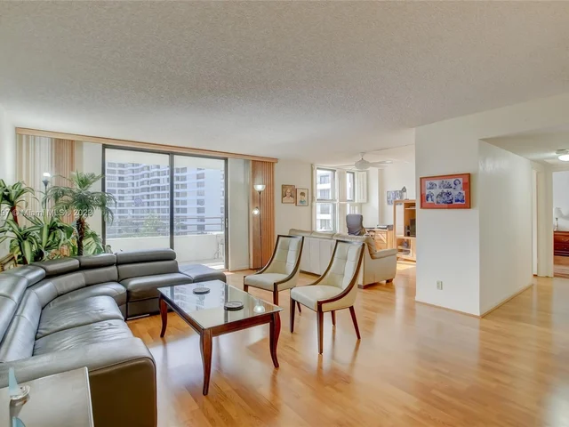 2500 Parkview Dr # 820, Hallandale Beach FL 33009