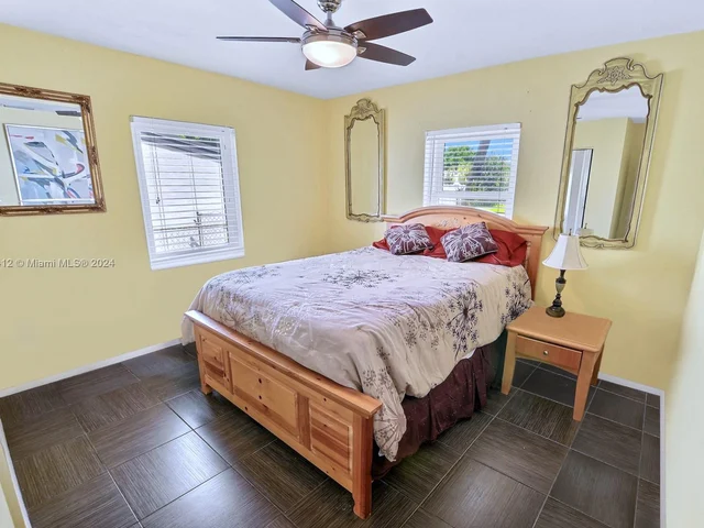 341 NW 52nd St, Oakland Park FL 33309