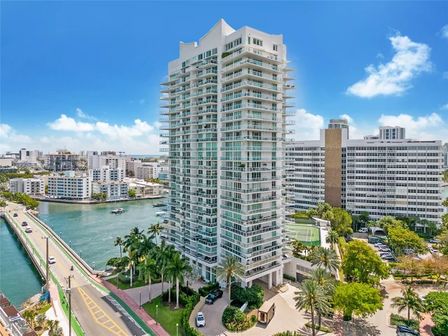 10 Venetian Way # 902, Miami Beach FL 33139