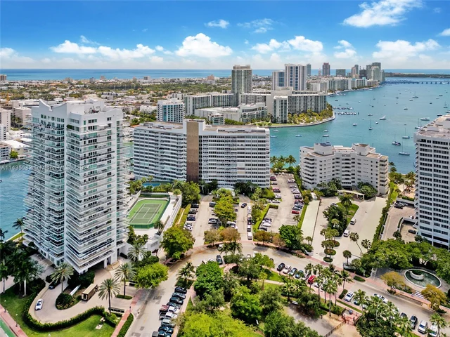 10 Venetian Way # 902, Miami Beach FL 33139