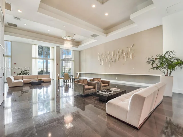 10 Venetian Way # 902, Miami Beach FL 33139