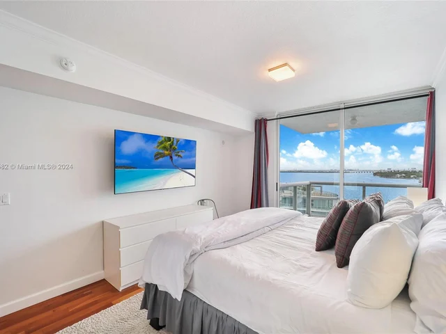 10 Venetian Way # 902, Miami Beach FL 33139