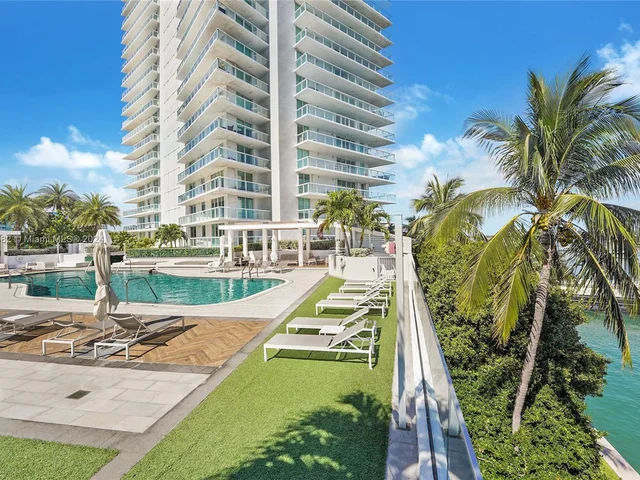 10 Venetian Way # 902, Miami Beach FL 33139