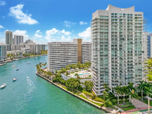 10 Venetian Way # 902, Miami Beach FL 33139
