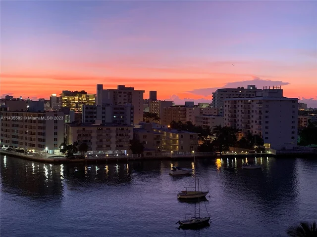 10 Venetian Way # 902, Miami Beach FL 33139