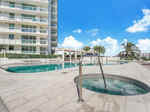 10 Venetian Way # 902, Miami Beach FL 33139