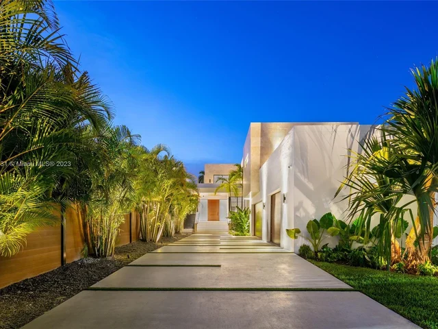 715 NE 77th St, Miami FL 33138