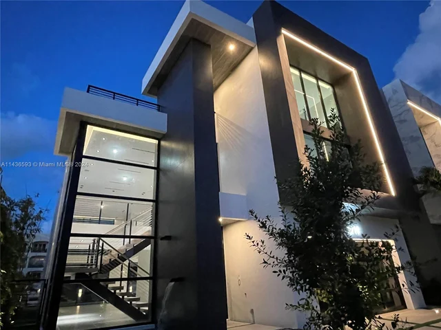 2719 NE 14 St, Fort Lauderdale FL 33304