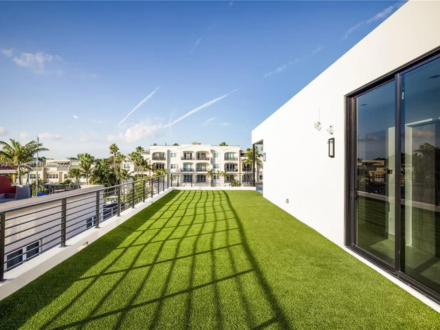 2719 NE 14 St, Fort Lauderdale FL 33304