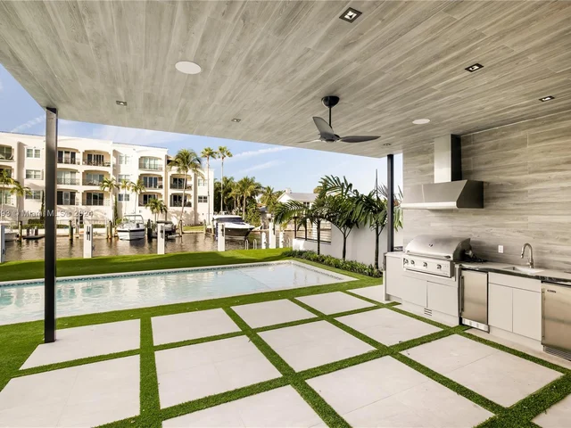 2719 NE 14 St, Fort Lauderdale FL 33304