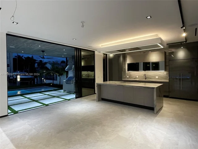 2719 NE 14 St, Fort Lauderdale FL 33304