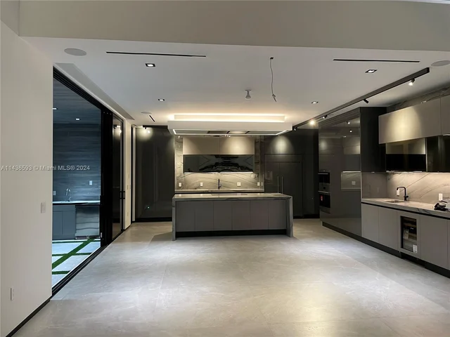 2719 NE 14 St, Fort Lauderdale FL 33304