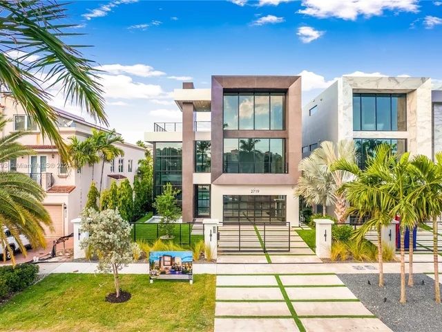 2719 NE 14 St, Fort Lauderdale FL 33304