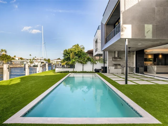 2719 NE 14 St, Fort Lauderdale FL 33304