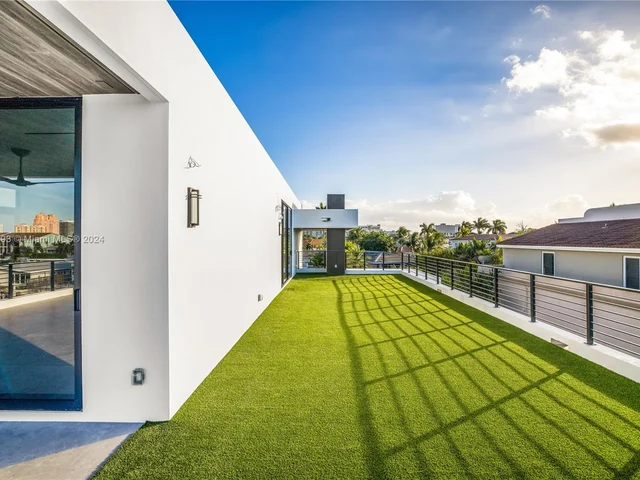 2719 NE 14 St, Fort Lauderdale FL 33304