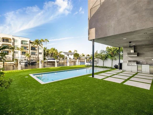 2719 NE 14 St, Fort Lauderdale FL 33304