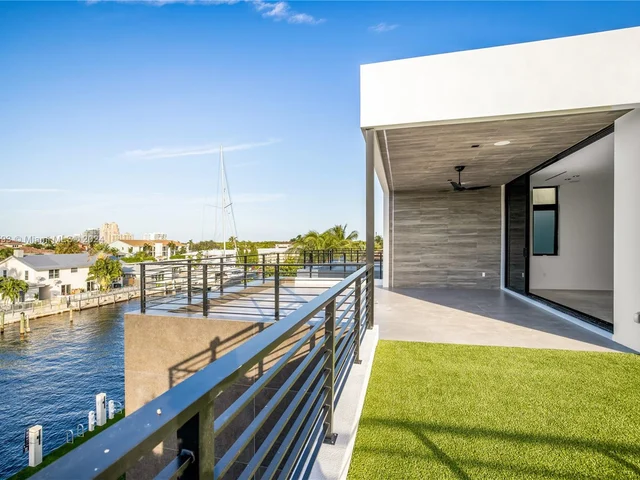 2719 NE 14 St, Fort Lauderdale FL 33304