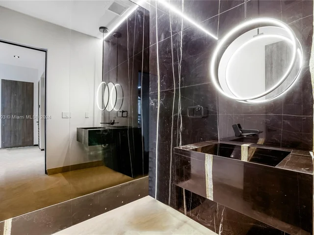 2719 NE 14 St, Fort Lauderdale FL 33304