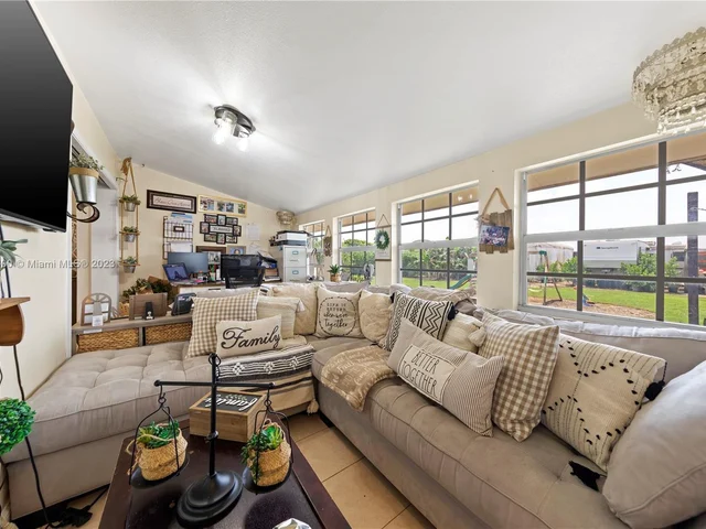 19970 SW 264th St, Homestead FL 33031