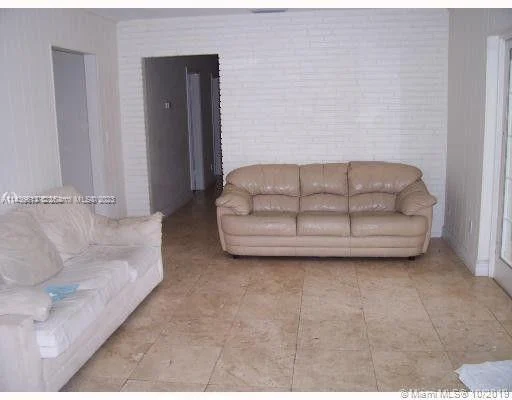 8200 SW 164th St, Palmetto Bay FL 33157