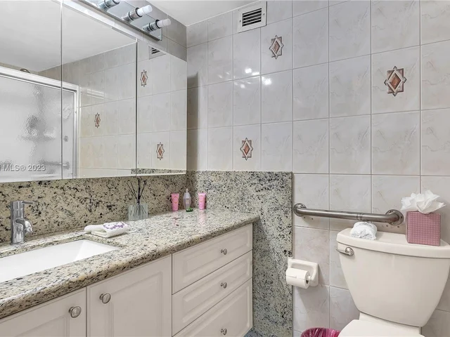 2655 Collins Ave # 905, Miami Beach FL 33140