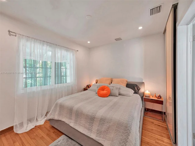 73 NE 48th St, Miami FL 33137