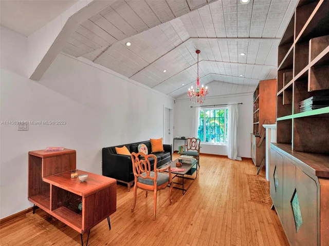 73 NE 48th St, Miami FL 33137