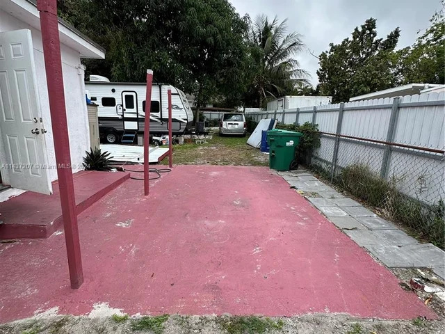 2356 NW 55th Ter, Miami FL 33142