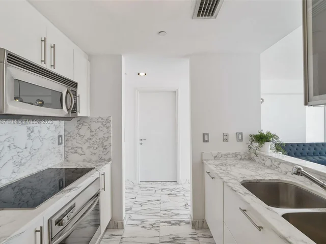 450 Alton Rd # 3008, Miami Beach FL 33139