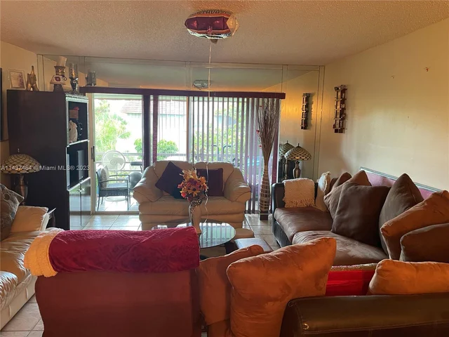 3511 Inverrary Dr # 303, Lauderhill FL 33319