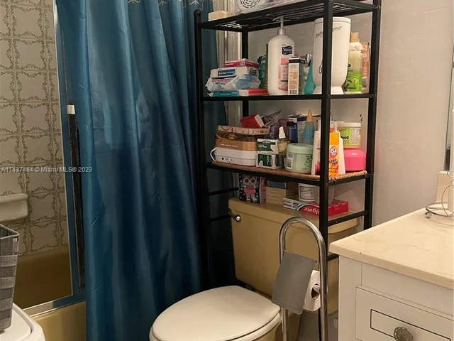 3511 Inverrary Dr # 303, Lauderhill FL 33319